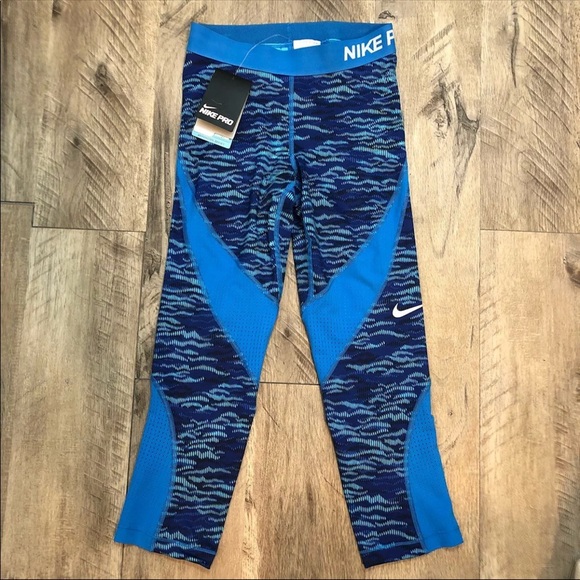 SOLD NIKE | Pro Leggings - Picture 2 of 8
